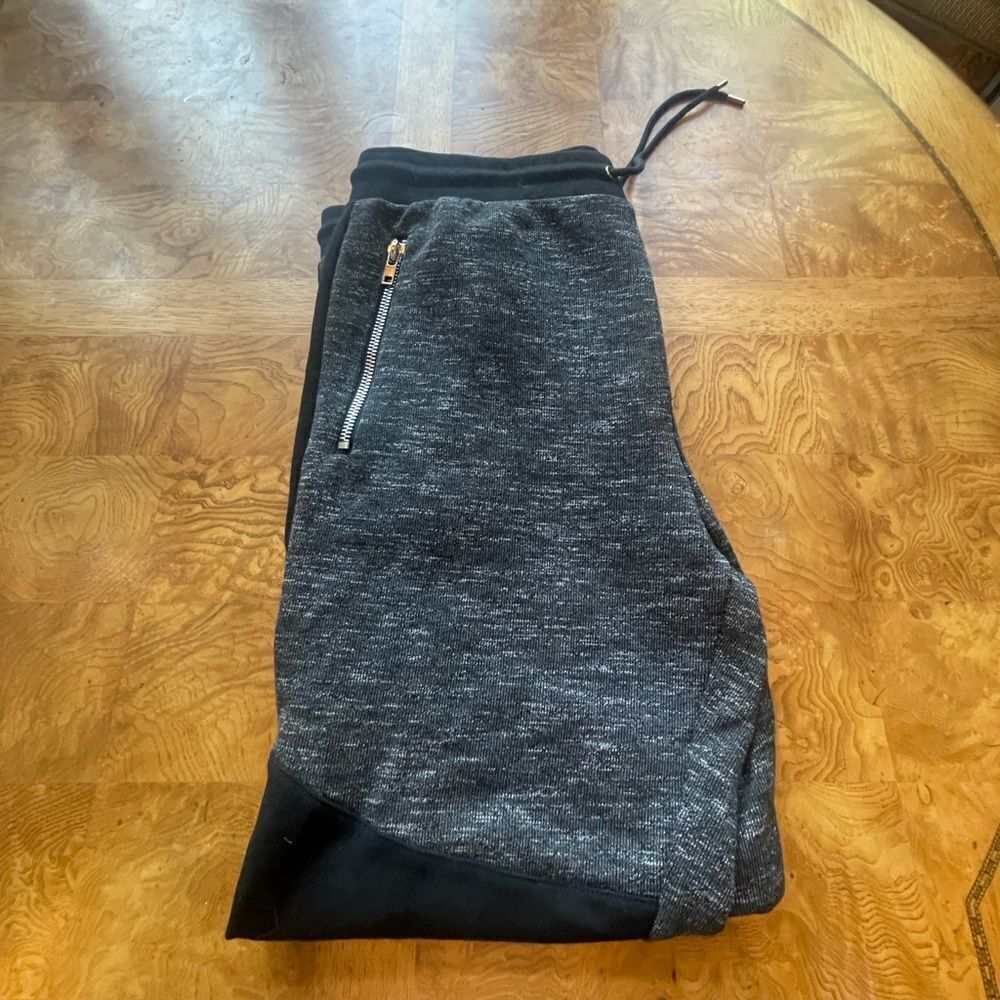 Men’s Joggers Gray w Black Striping & Zipper Pockets! - Picture 4 of 4